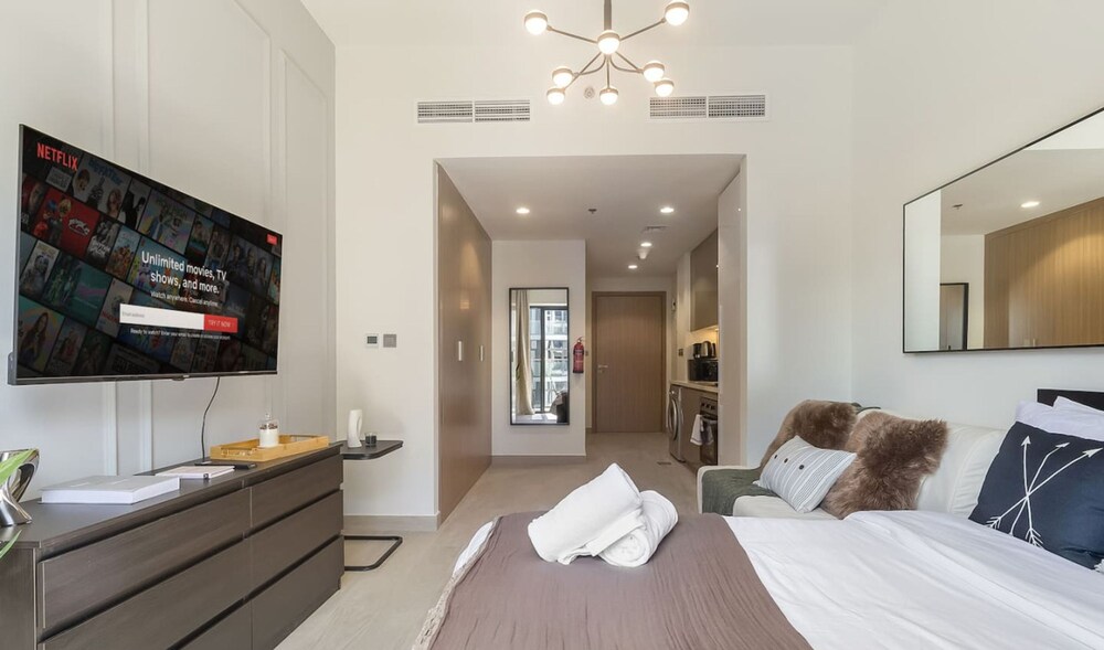 Elegant Studio w Balcony View Near Downtown Dubai