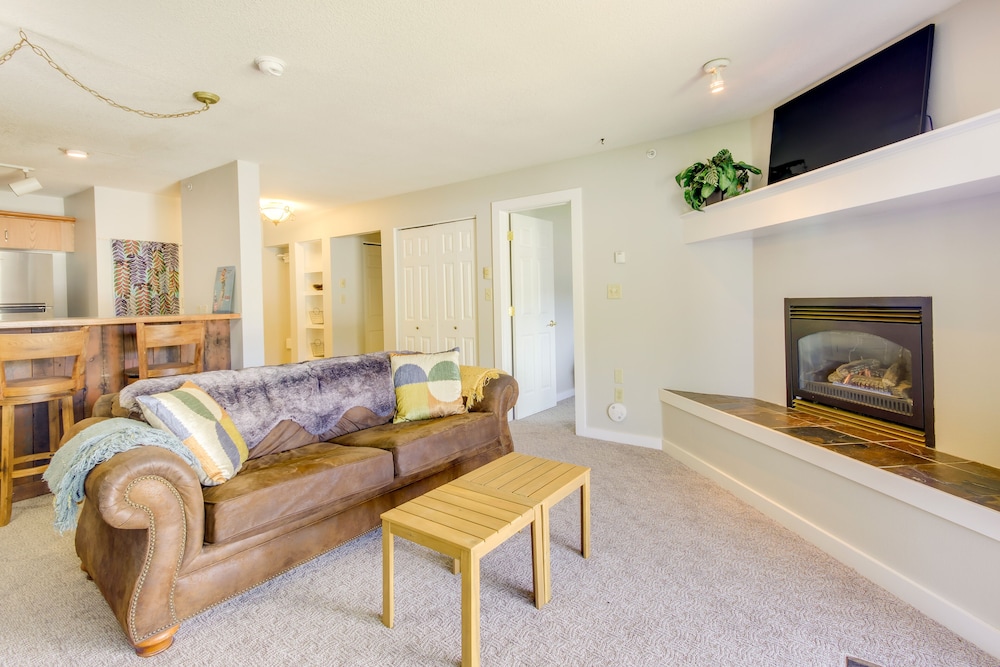 Big Sky Condo - Patio, Fireplace & Mountain Views view 2