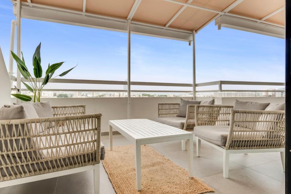 Phaedrus Living: City Center Sky Penthouse