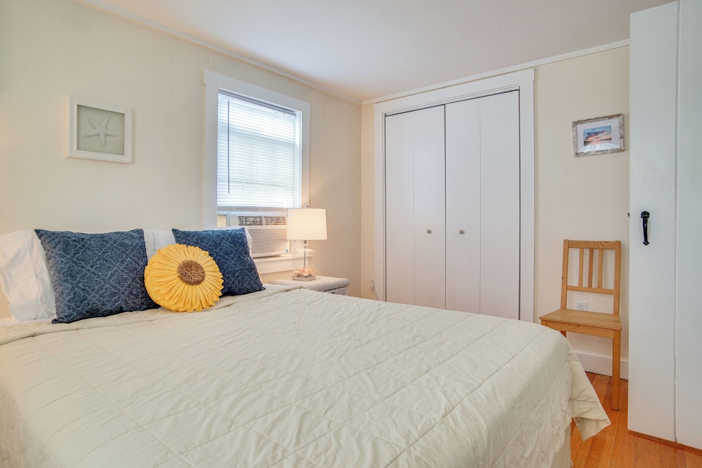 < 1 Mi to Beaches: Classic Cape Cod Cottage