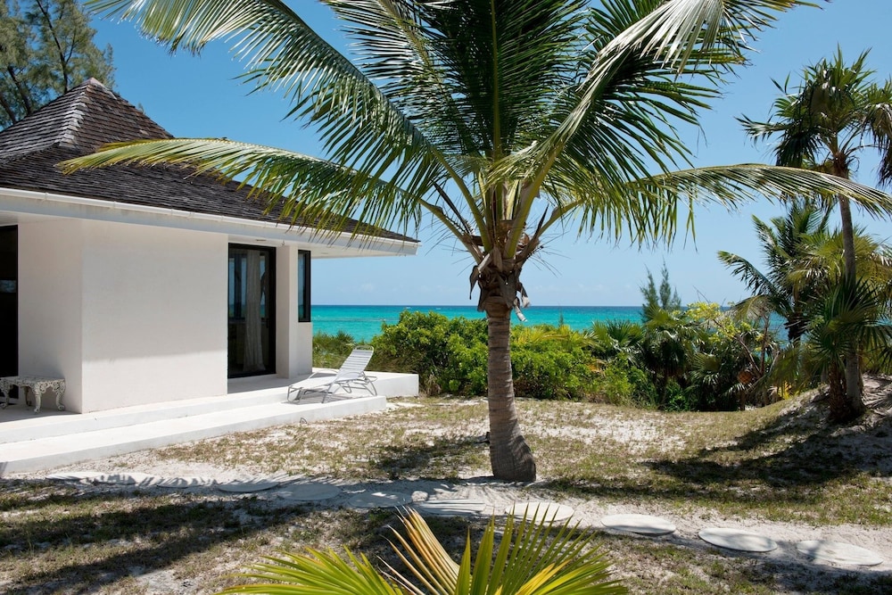 Hohum - Private Beachfront House On Exclusive Windermere 3 Bedroom Home