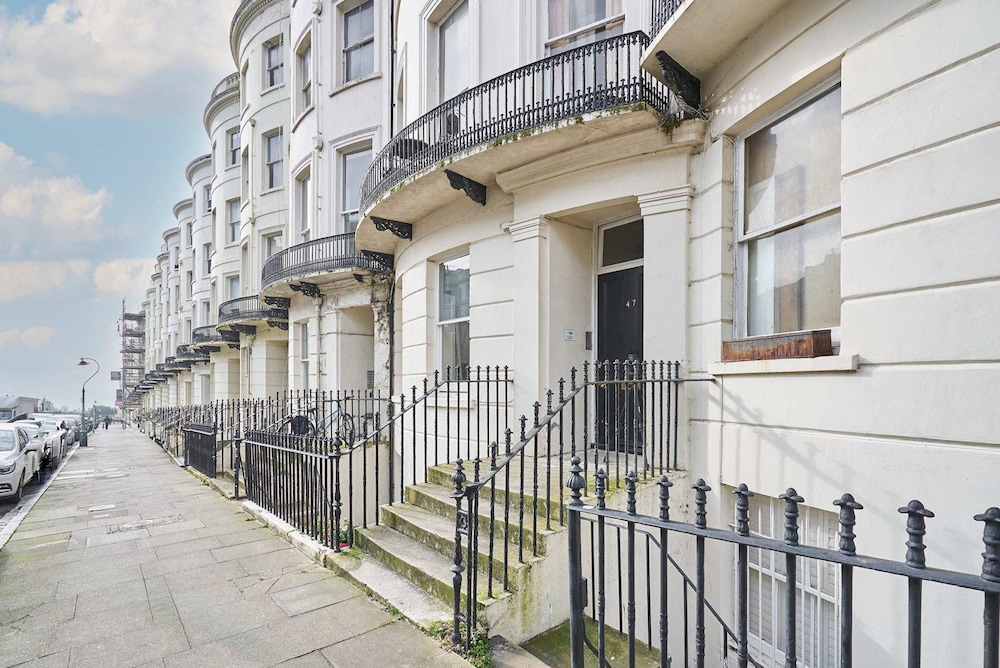 Host Stay Brunswick Place Apartment