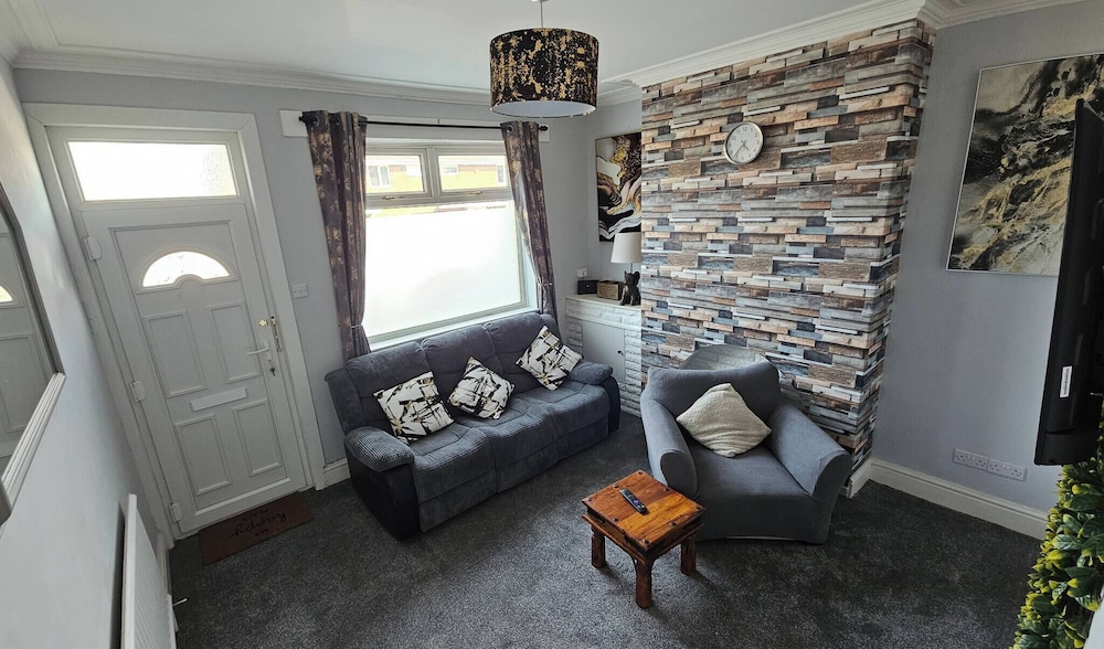 Charming 3-bedroom Home in Doncaster, Perfect for Family, Friends & Contractors