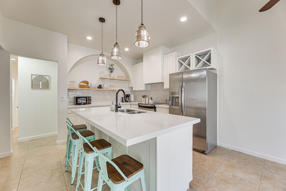 Mesa Townhome w/ Pool Access ~ 7 Mi to Asu! view 2