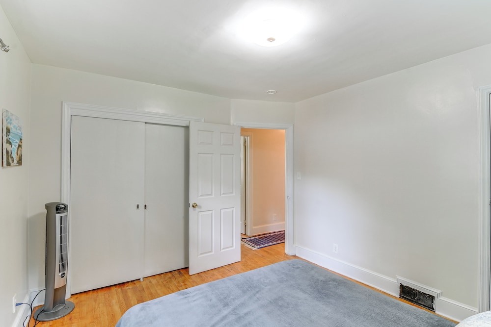 6 Mi to Uptown: Pet-friendly Home in Charlotte
