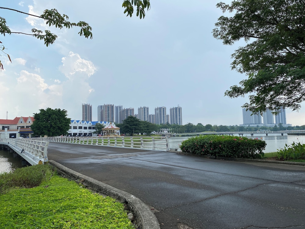 Nice And Spacious 2Br Apartment At Meikarta