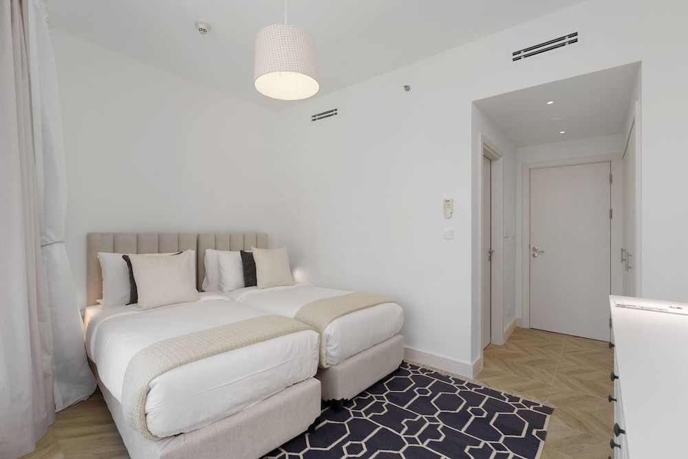 Maison Privee - Blissful Living w/ Dubai Marina Waterfront Views