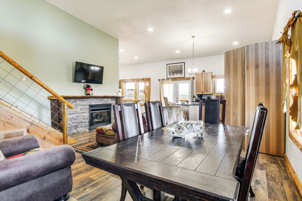 5 Mi to Lake: Secluded Pinedale Retreat w/ Sauna!