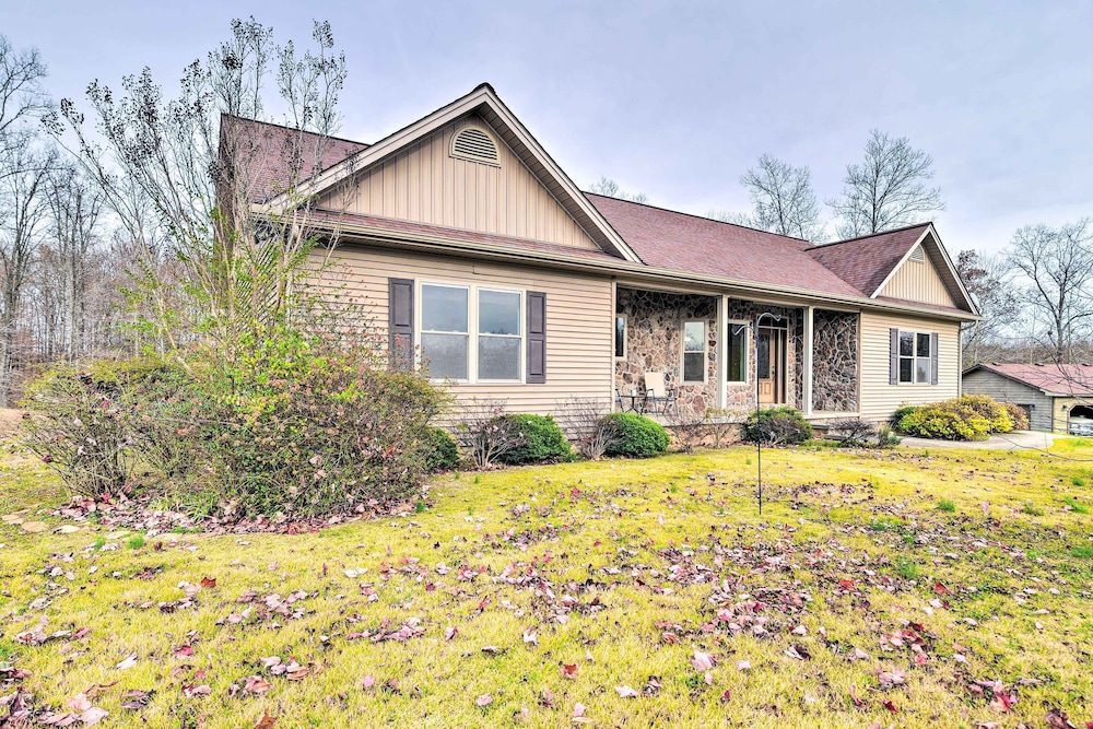 Cozy Home w/ Patio, 2 Mi to Dale Hollow Lake! view 4