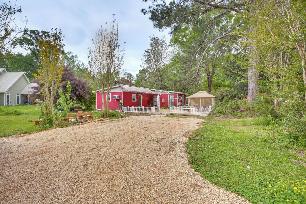 Rural Louisiana Vacation Rental w/ Fire Pit! view 4