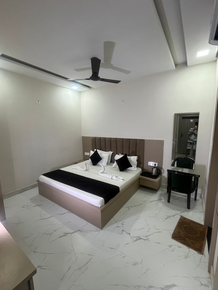 Hotel Shri Radha Sneh Mathura