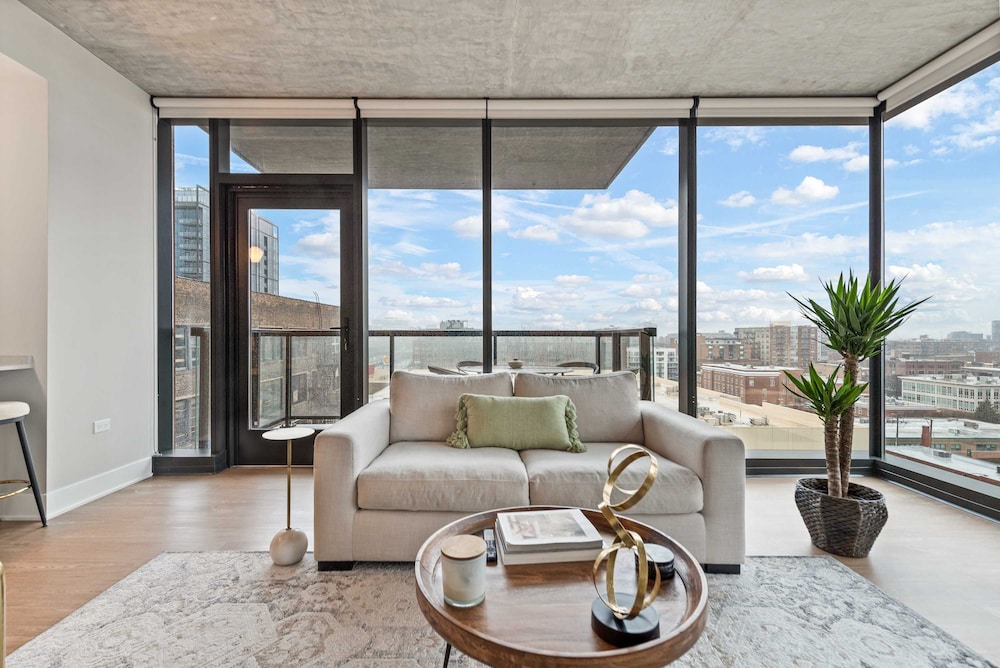 West Loop Group Hub 3 Modern 2BR Apartments