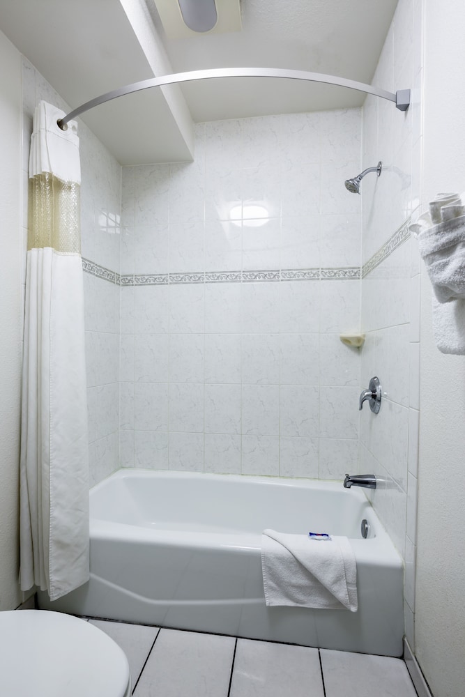 Motel 6 Canoga Park, CA - Property Image 8