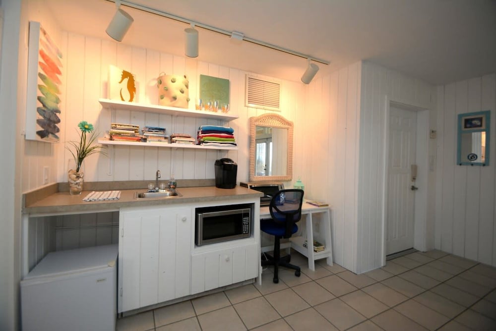 Just Beachy A Luxury Retreat Sleeps 12 3 Levels With Elevator- Perfect for 1-3 Families