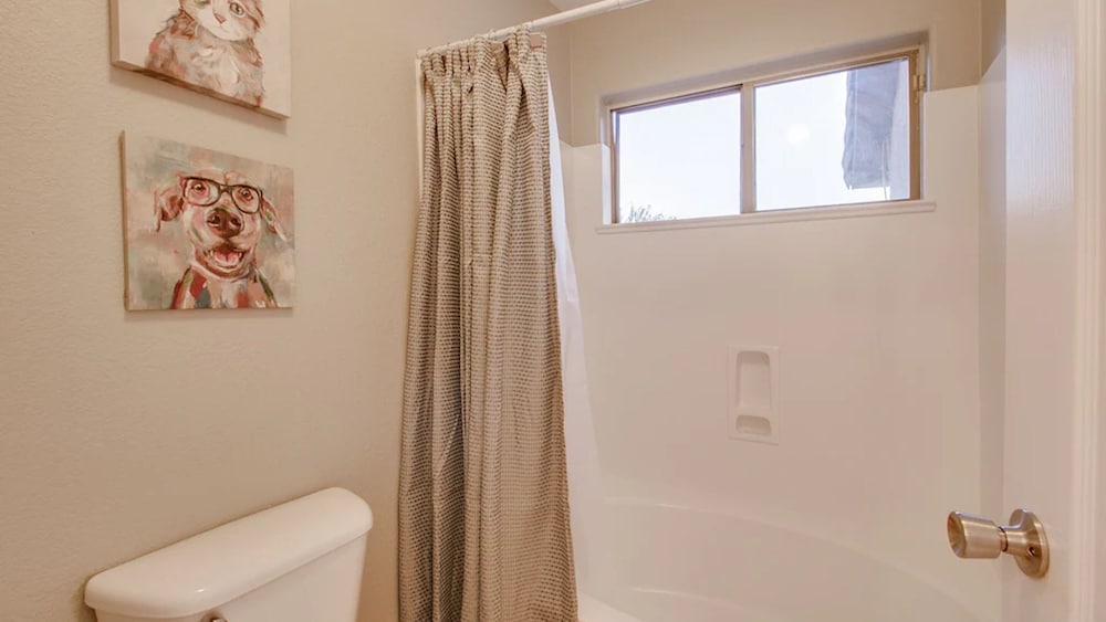 Massive 5 Bdrm Getaway W/pool, Hot Tub, Game Room!