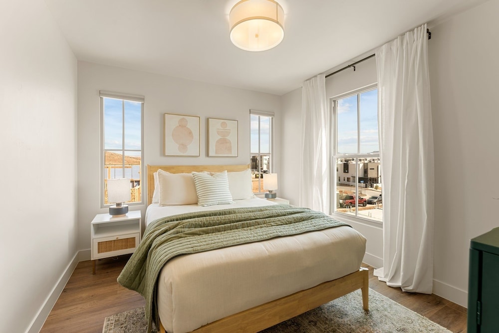 Alys At Desert Color 4 Bedroom Townhouse