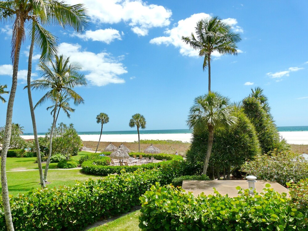 Bungalow-style Beachfront Condo With Pool