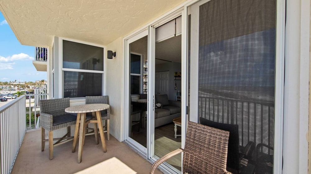 Oceanfront Views Balcony Sunsets
