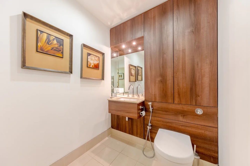 Gorgeous 3 Bedroom Flat in Vauxhall With City Views