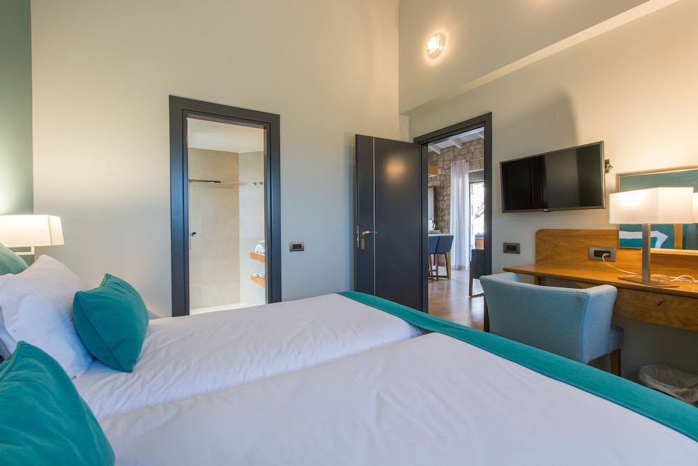 Anthemion Suites & Villas