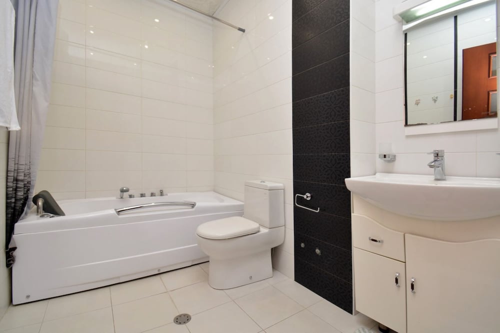 Apartments by Luxe Group DI64