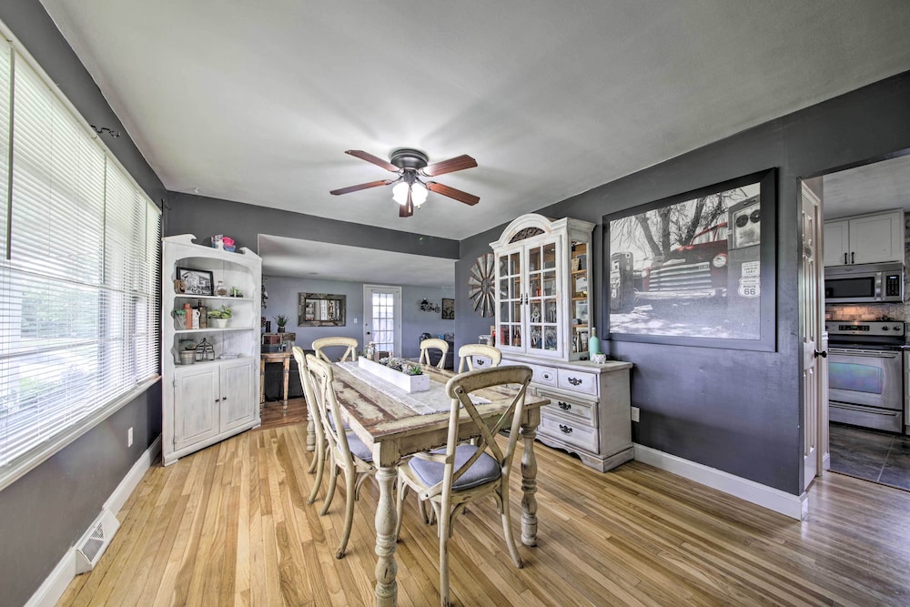 Traditional Country Home in De Soto w/ Yard! - Property Image 16