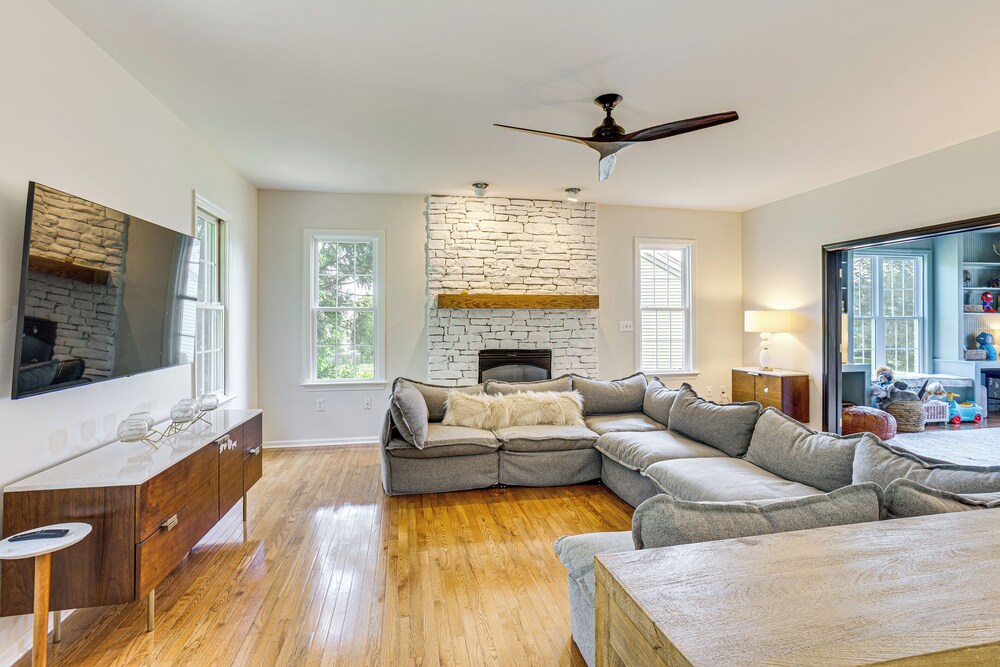 5 Mi to Dtwn York: Spacious Family Home