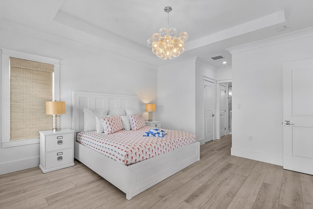 673 White Sands Retreat: Bay Views, Pool, Elevator 5 Bedroom Home