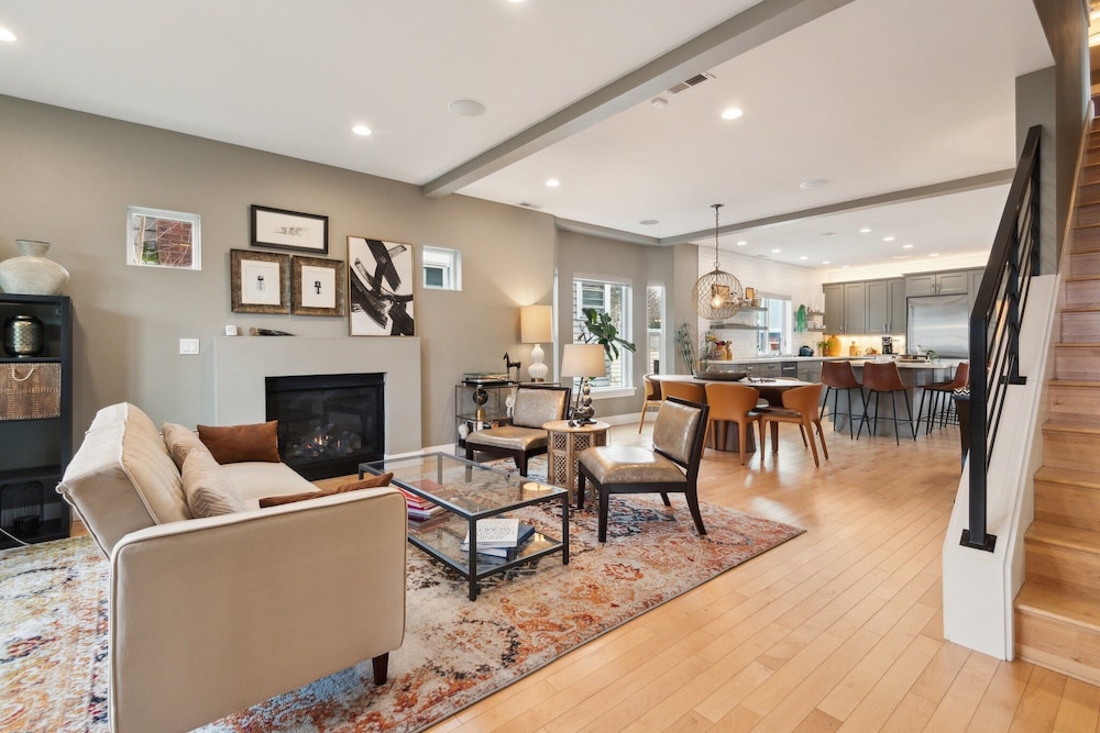 Spacious Family Retreat Media Room & Patio 3 Bedroom Home