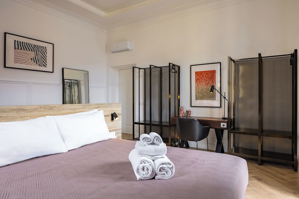 Chic Lifestyle Apartment
