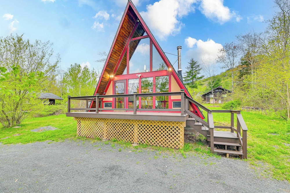 Walk to Ski Lift! Charming Hunter A-frame view 4