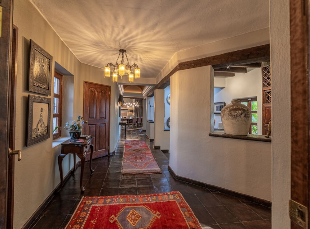 HOLT - Classic Chalet with Pool Overlooking Parroquia