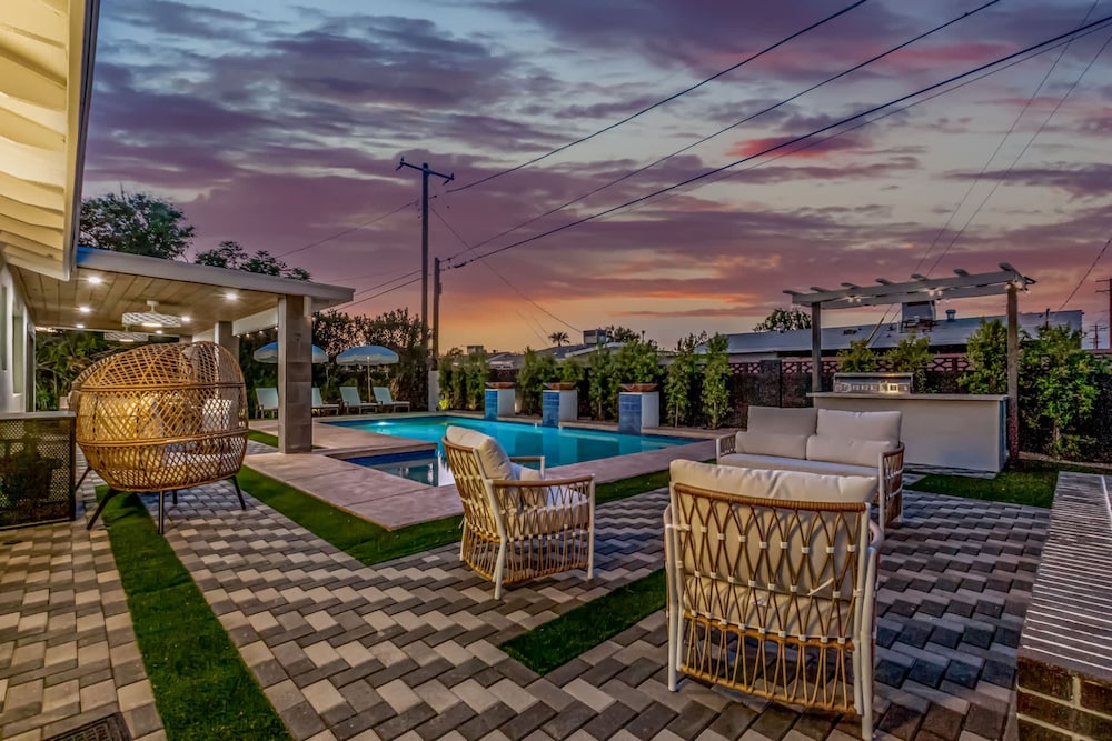 NEW The Kensington Custom Pool Al-fresco Living