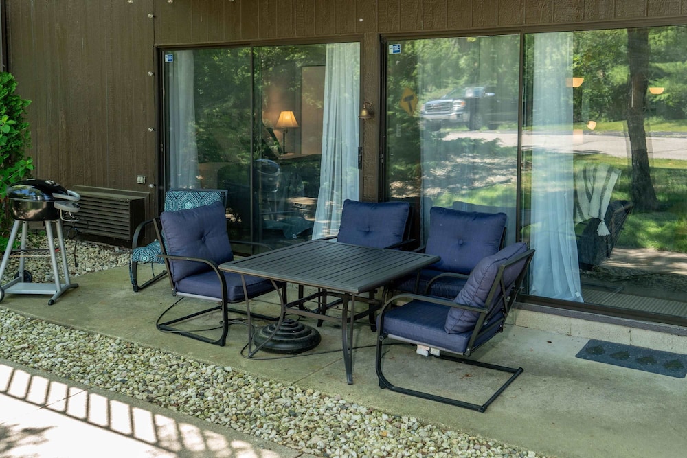 Cozy Condo at Interlaken! Stay & Play on Lake Como