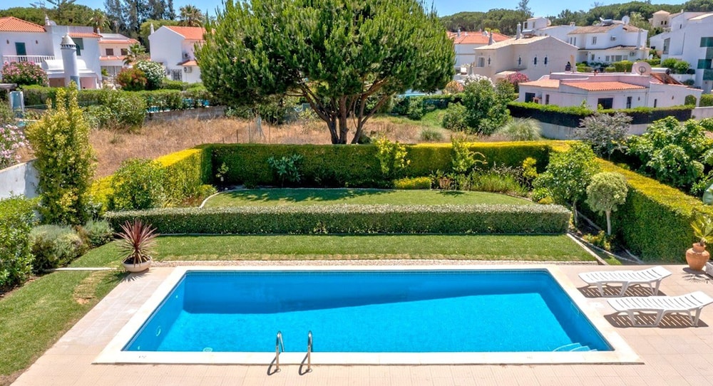 Old Village Area, Your Perfect Vilamoura Getaway, Private Pool, AC & Wifi