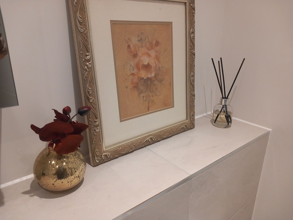 Room-charming Loughton Apartment With Ba