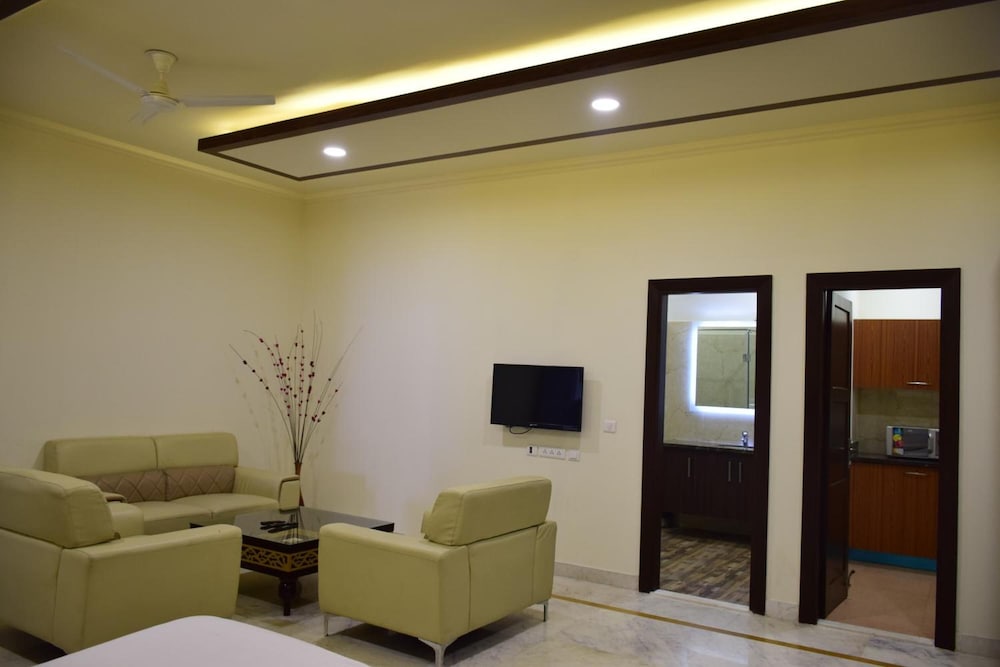 When In Gurgaon - Service Apartments, Next to Artemis Hospital view 2