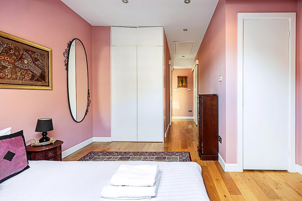Stylish & Spacious 3-bed Home in Vibrant Bow