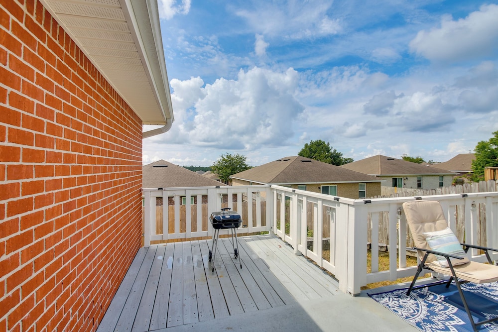 3 Mi to Escambia Bay: Home w/ Deck & Private Yard!