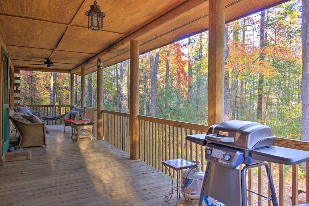 Cedar Mountain Log Cabin: 4 Mi Dupont State Forest view 3