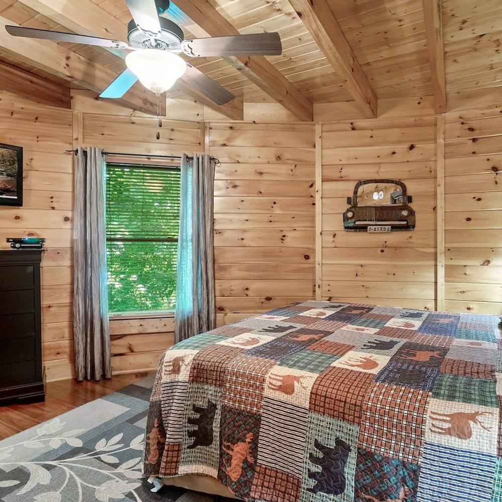 Yurt I Game Room Hot Tub I Sleeps 8 I 2BR 2BA