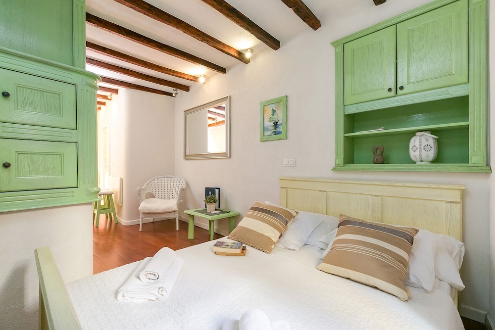 Studios Verde by Irundo view 2