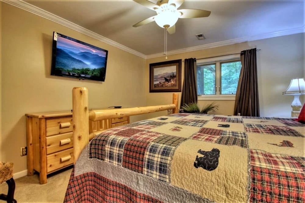Mountain View Bliss - Cozy 1BR Cabin view 4