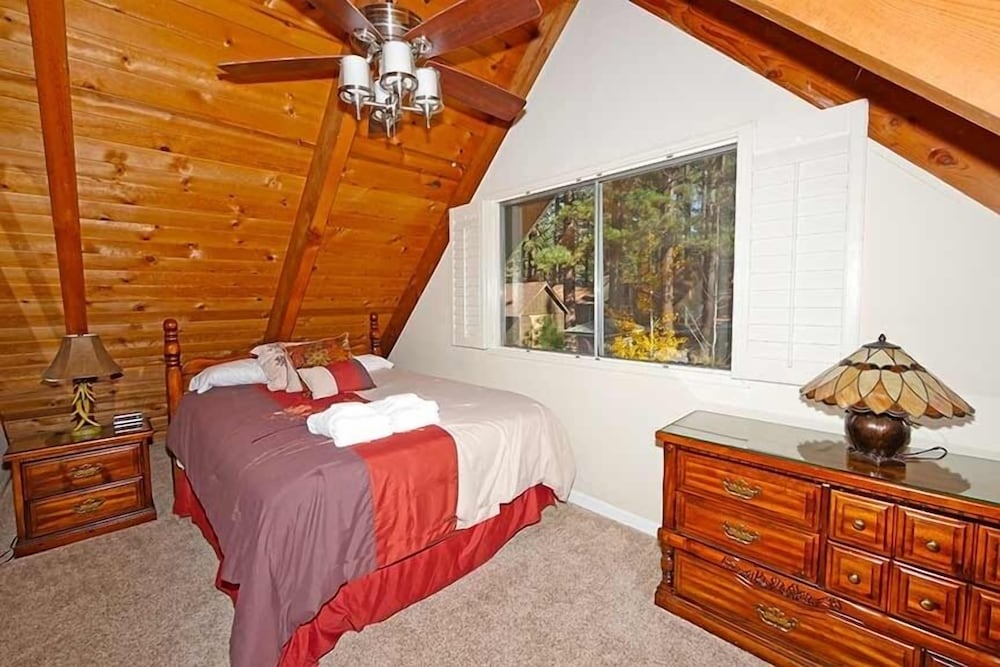3542 Bobby Grey Circle 3 Bedroom Cabin by RedAwning