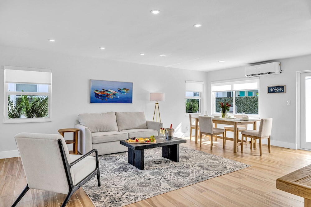 Beach Condo King Bed Lush Patio w BBQ Birch Key Five