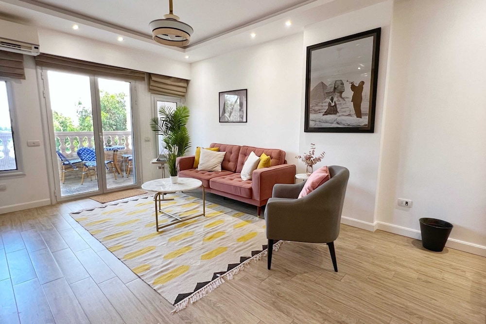 Xuru Stays I Spellbinding 2 BDR Apt. At The Giza Pyramid's Doorstep