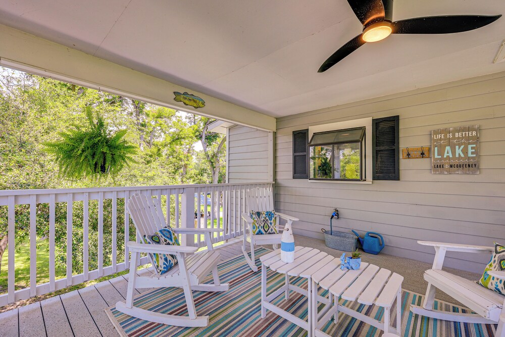 Mod on the Guad Home w/ Lake Mcqueeney Views!