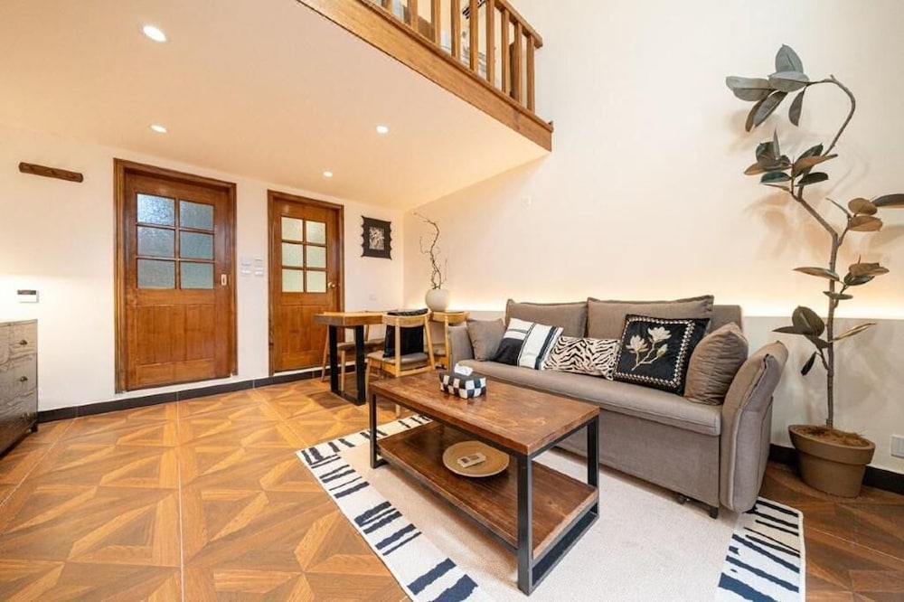 Shanghai Hills& Well-time MCM Family B&B