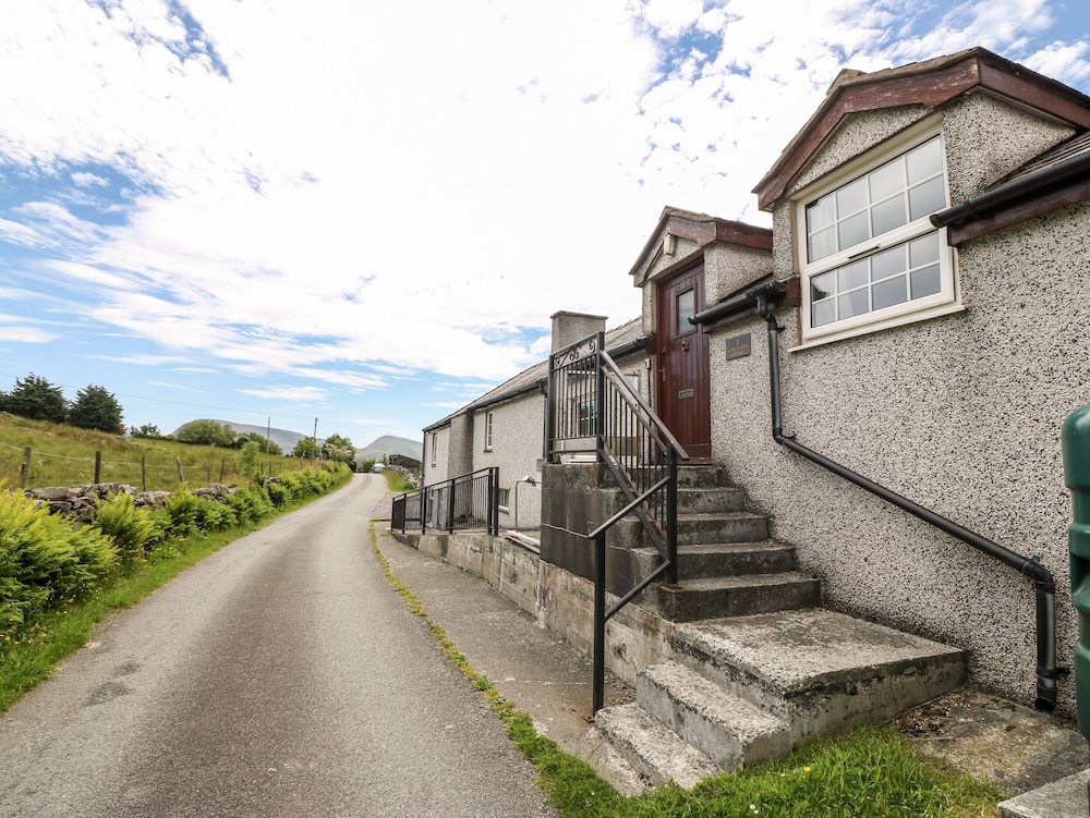 Caernarfon Vacations - Glan y Gors - Property Image 1