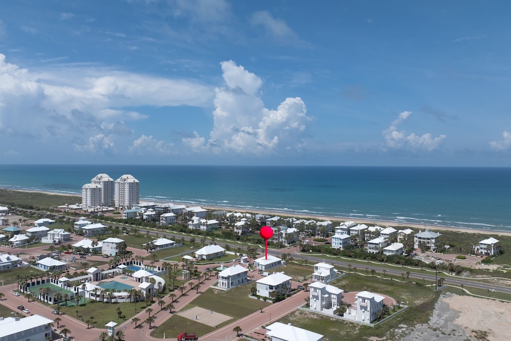 Nomad House At The Shores 3 Bedroom Home